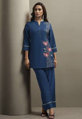 Women's pure cotton bird embroidered straight kurta with solid pure cotton pants co-ord set 1