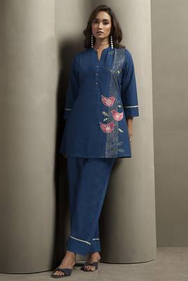 Women's pure cotton bird embroidered straight kurta with solid pure cotton pants co-ord set 2