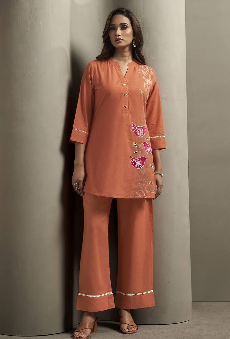 Women's pure cotton bird embroidered straight kurta with solid pure cotton pants