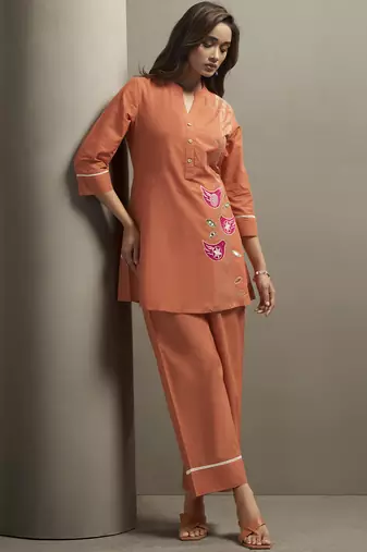 Women's pure cotton bird embroidered straight kurta with solid pure cotton pants