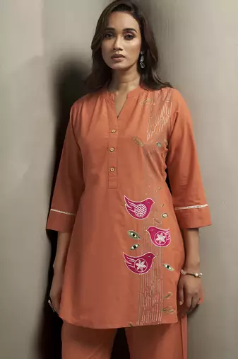 Women's pure cotton bird embroidered straight kurta with solid pure cotton pants