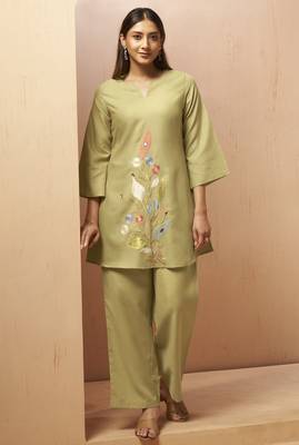 Green embroidered mirror work co-ord set 3