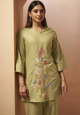 Green embroidered mirror work co-ord set 4