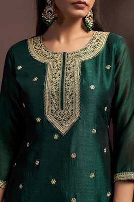 Green silk blend embroidered zari work ethnic kurta set with matching dupatta 5