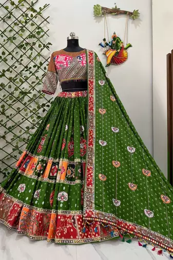 Green Mirror Navratri Lehnega Choli With Dupatta