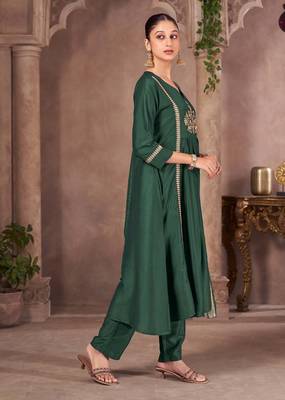 Green chinon embroidered sequins work ethnic kurta set with matching dupatta 2