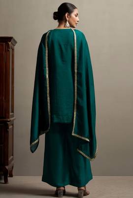 Green silk blend embroidered mirror work ethnic kurta set with matching dupatta 2