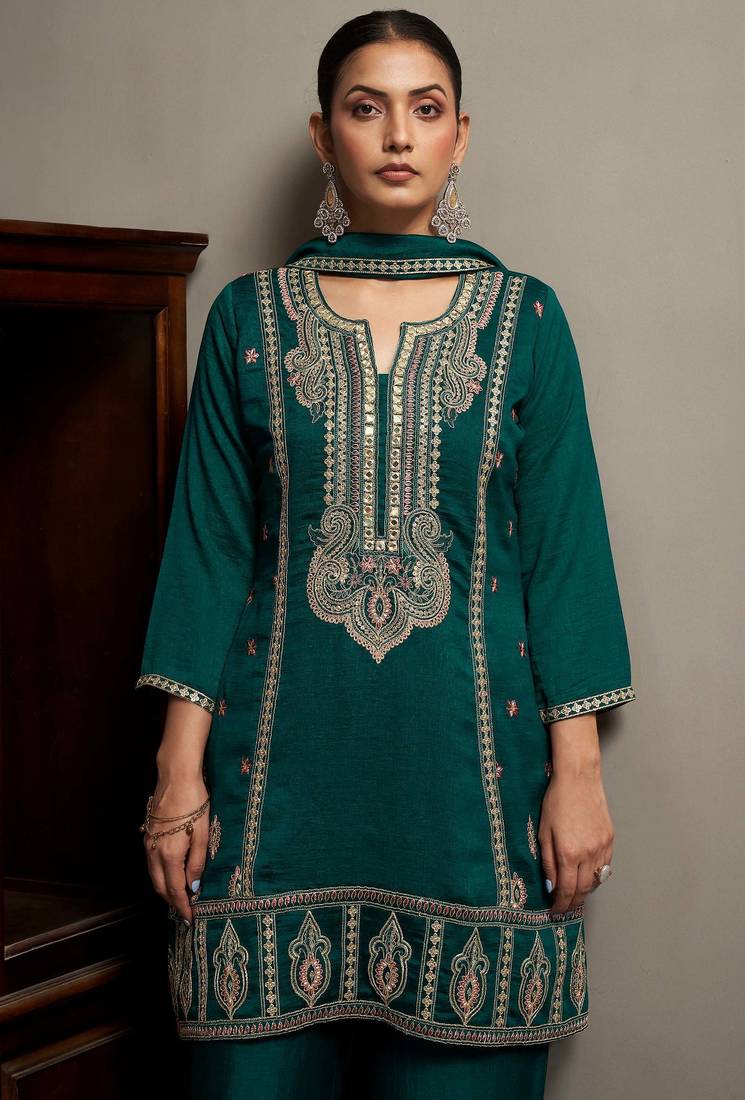 Green silk blend embroidered mirror work ethnic kurta set with matching dupatta