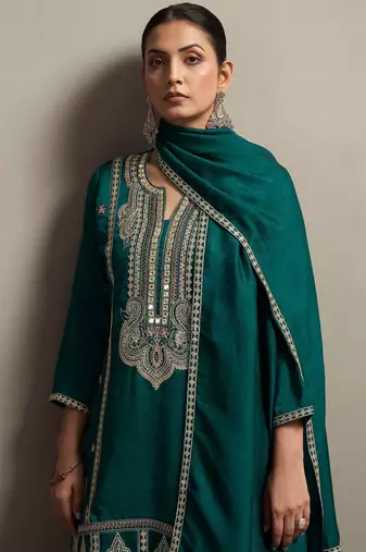 Green silk blend embroidered mirror work ethnic kurta set with matching dupatta