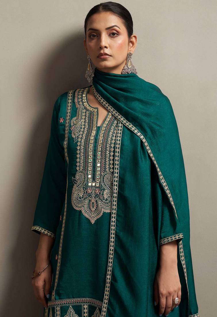 Green silk blend embroidered mirror work ethnic kurta set with matching dupatta