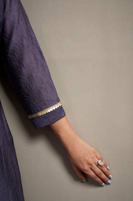 Violet silk blend embroidered thread work ethnic kurta set with matching dupatta 3