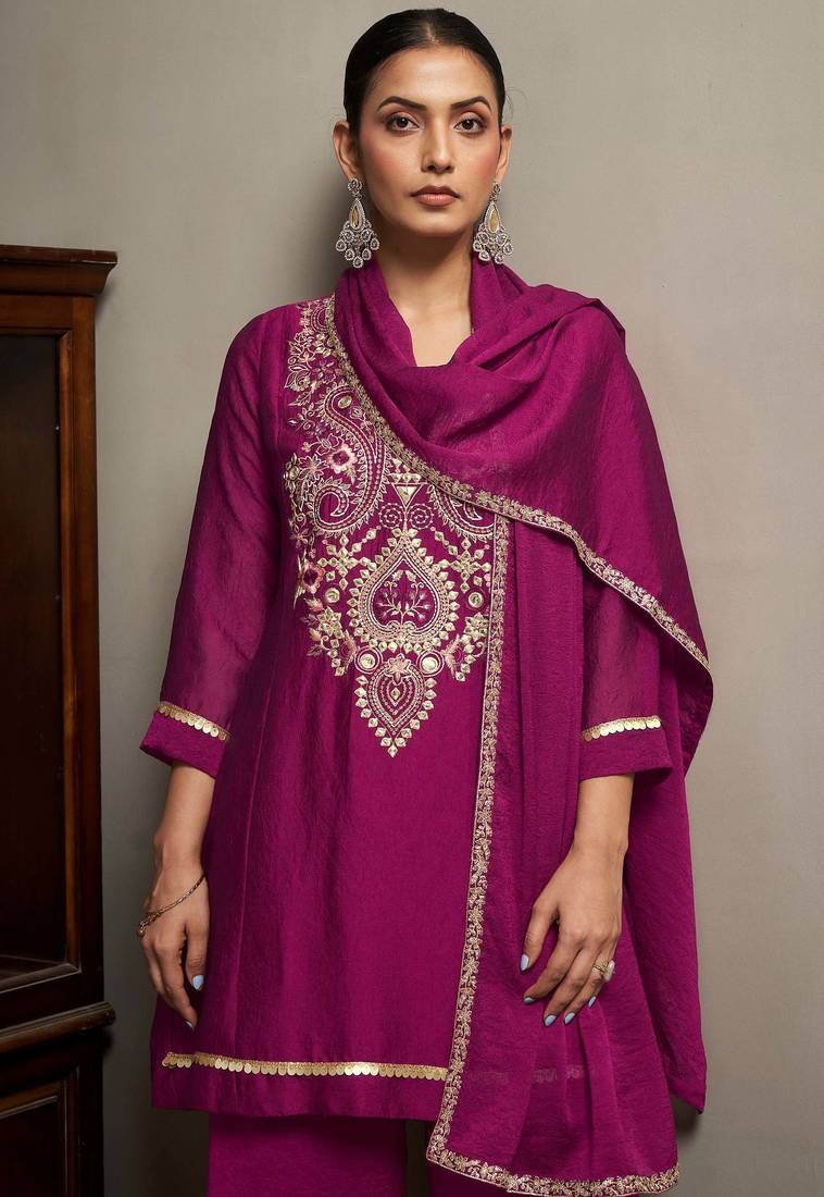 Red silk blend embroidered thread work ethnic kurta set with matching dupatta