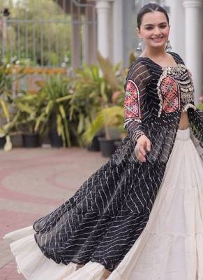 Black&White Cotton Readymade Navratri Lehenga Choli with Leheriya & Patchework 3