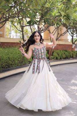 White Cotton Readymade Navratri Lehenga Choli with Kutchi & Patchework 3