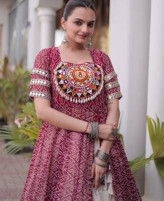 Maroon&White Cotton Readymade Navratri Lehenga Choli with Bandhej & Patchework 2