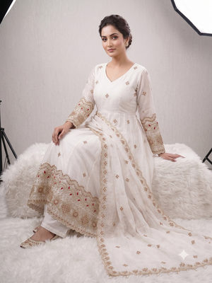 Women's white embroidered anarkali kurta pant set with dupatta 3