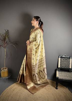 cream kanjeevaram silk blend zari woven saree with unstitched blouse piece. 3