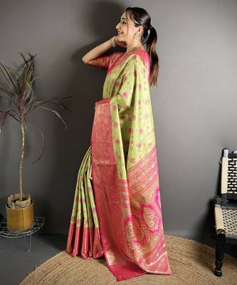 green kanjeevaram silk blend zari woven saree with unstitched blouse piece. 3