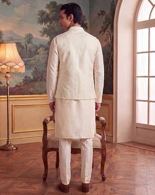 off white jacquard woven design koti  4