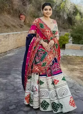 White Real Mirror Navratri Lehenga Choli With Dupatta 4