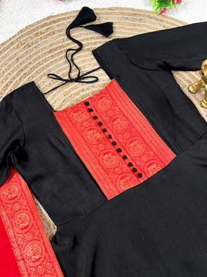 black color rich red-gold zari border with traditional motifs silk blend gown set 2