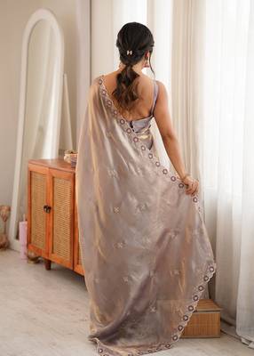 Grey tissue satin embroidered saree with unstitched blouse piece. 5