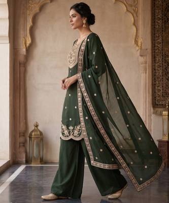 Green Embroidered Chanderi Silk Kurta Set with Dupatta 2