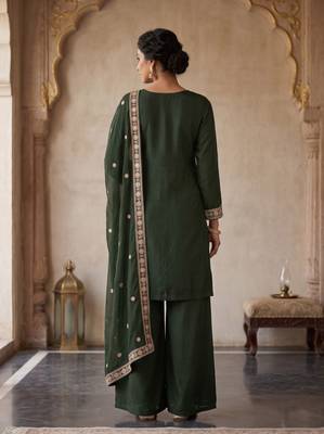 Green Embroidered Chanderi Silk Kurta Set with Dupatta 3