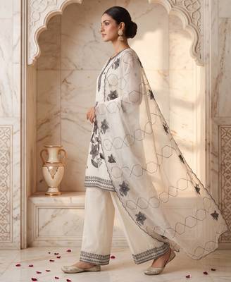 Ethnic Motifs Embroidered Sequined Scalloped Kurti Palazzo Set with Dupatta 2