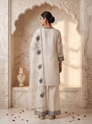 Ethnic Motifs Embroidered Sequined Scalloped Kurti Palazzo Set with Dupatta 3