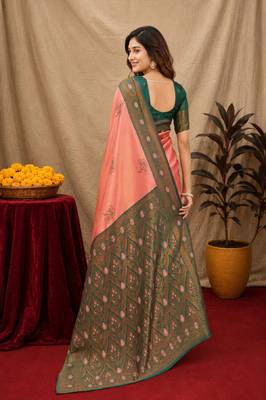 Green gajri art silk blend banarasi jacquard motif work saree with unstitched blouse piece 3