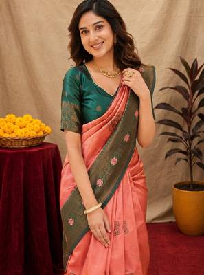 Green gajri art silk blend banarasi jacquard motif work saree with unstitched blouse piece 5