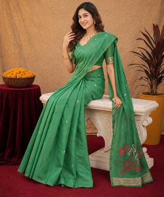 Green linen jacuard bird motif work bird saree with unstitched blouse piece 4