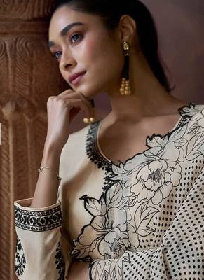 Off white embroidered chinon silk readymade salwar kameez 4