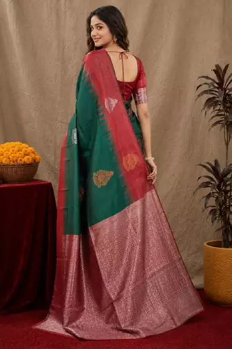 Red green art silk blend banarasi jacuard work saree with unstitched blouse piece