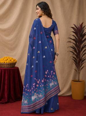 Blue linen jacuard animal motif work saree with unstitched blouse piece 3