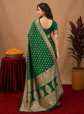 Green art silk blend banarasi jacuard work saree with unstitched blouse piece 3