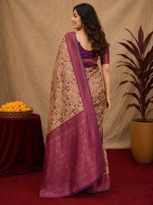 Beige wine Art silk blend banarasi jacuard bird motif work saree with unstitched blouse piece 3