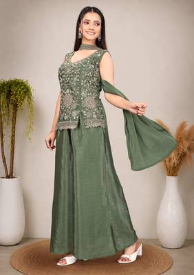 Ethnic Motifs Embroidered Sequinned Scalloped Kurti with Palazzo & Dupatta 2