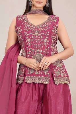 Ethnic Motifs Embroidered Sequinned Scalloped Kurti with Palazzo & Dupatta 4