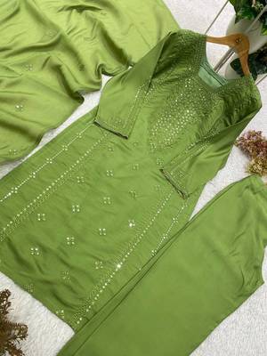Green roman embroidered kurta pant with mul chanderi dupatta set 2