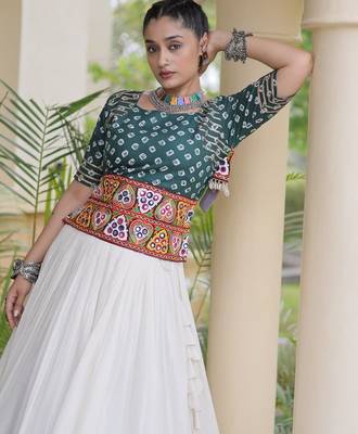 Green&White Cotton Readymade Navratri Lehenga Choli with Bandhej & Embroidery Work 2