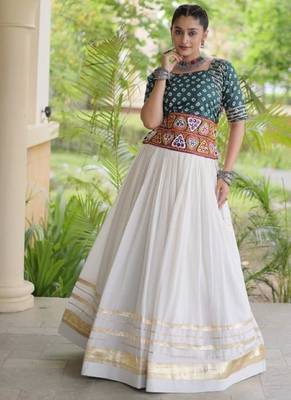 Green&White Cotton Readymade Navratri Lehenga Choli with Bandhej & Embroidery Work 3