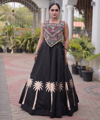 Black Silk Blend Readymade Navratri Lehenga Choli with Kutchi Gamthi Work 3