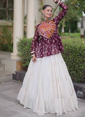 Maroon&White Cotton Readymade Navratri Lehenga Choli with Kutchi Gamthi Patchework 2