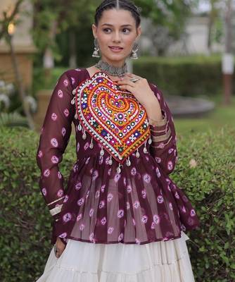 Maroon&White Cotton Readymade Navratri Lehenga Choli with Kutchi Gamthi Patchework 3