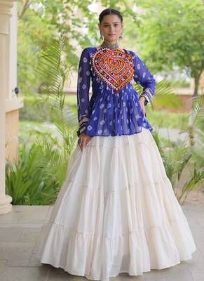Blue&White Cotton Readymade Navratri Lehenga Choli with Kutchi Gamthi Patchework 3