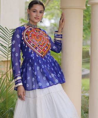 Blue&White Cotton Readymade Navratri Lehenga Choli with Kutchi Gamthi Patchework 4