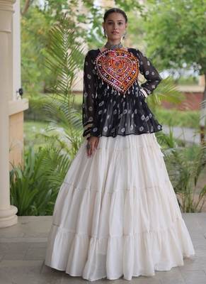 Black&White Cotton Readymade Navratri Lehenga Choli with Kutchi Gamthi Patchework 1