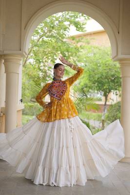 Yellow&White Cotton Readymade Navratri Lehenga Choli with Kutchi Gamthi Patchework 2